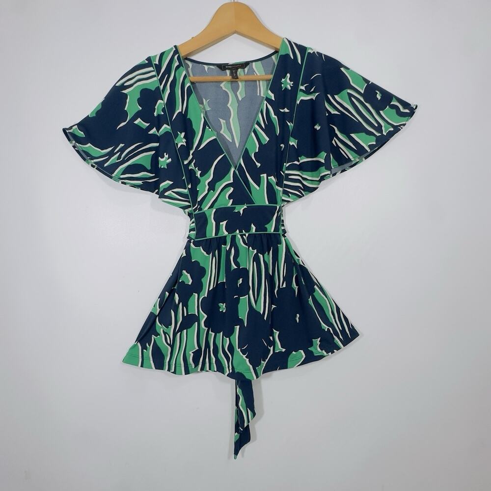 BCBG MaxAzria Kimono Top Y2K Graphic Flutter Sleeve Surplice Neck Tie Waist M